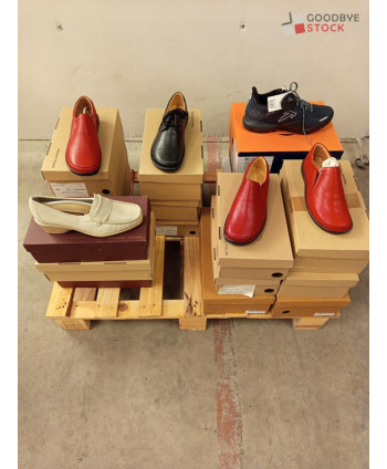 Chaussures en boites - 18...