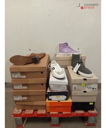 Chaussures en boites - 14...