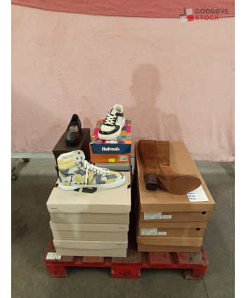 Chaussures en boites - 14...
